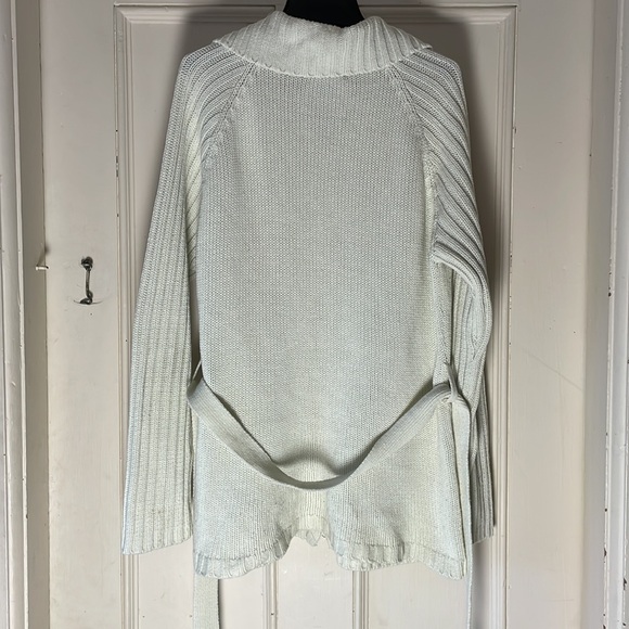 Ladies zip sweater. Vintage Fairweather brand. Size large. Off white . Belted. - Picture 4 of 4